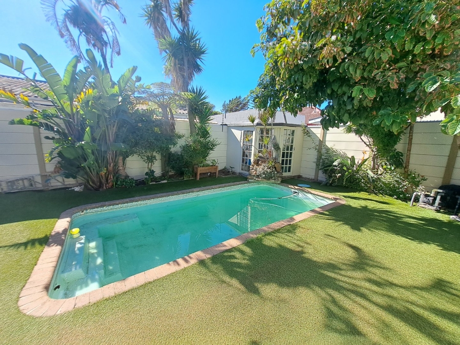 4 Bedroom Property for Sale in Rondebosch East Western Cape